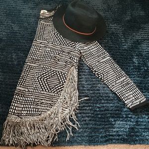Geometeic, fringe detailed sweater